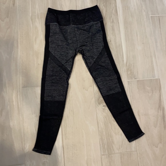 Fabletics Mid Rise Leggings - Picture 2 of 4
